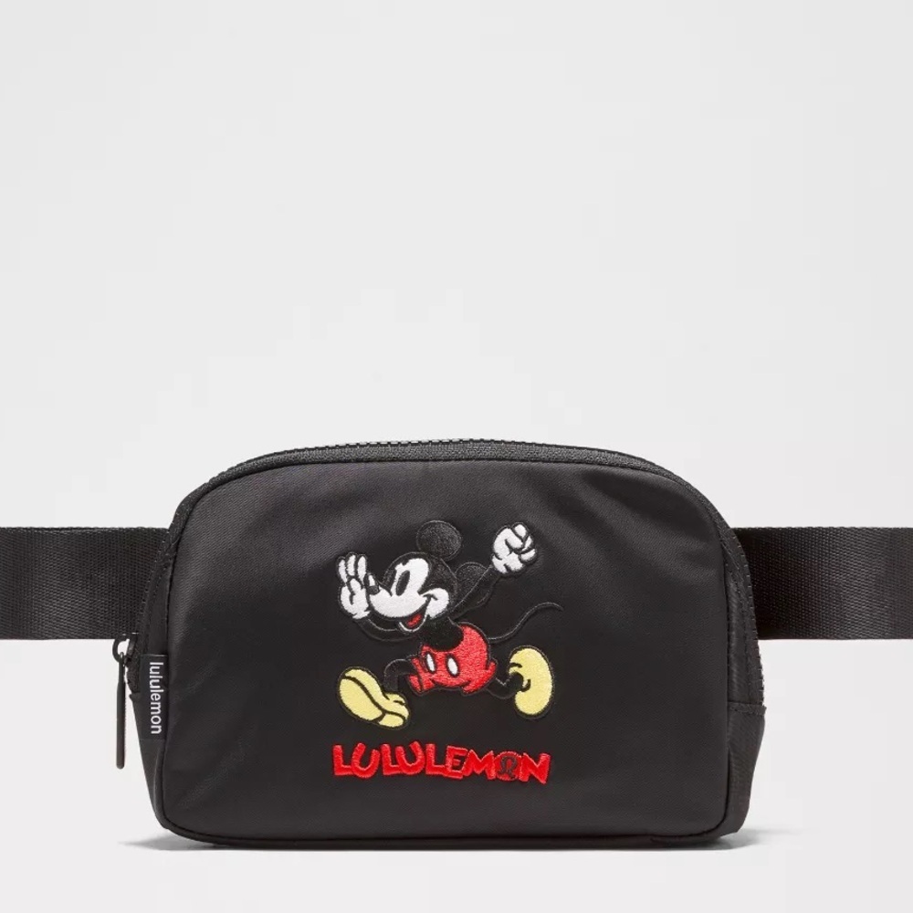 NWT Disney x Lululemon Everywhere Belt Bag 1L Mickey in Motion Graphic Black